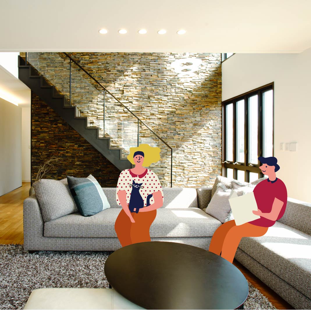 リビングで夫婦と猫でのんびり過ごしている画像